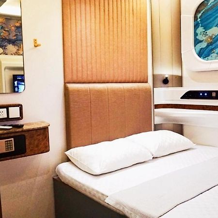 Tab Capsule Hotel - Kayoon Surabaya Exterior foto