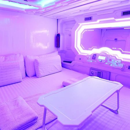 Tab Capsule Hotel - Kayoon Surabaya Exterior foto