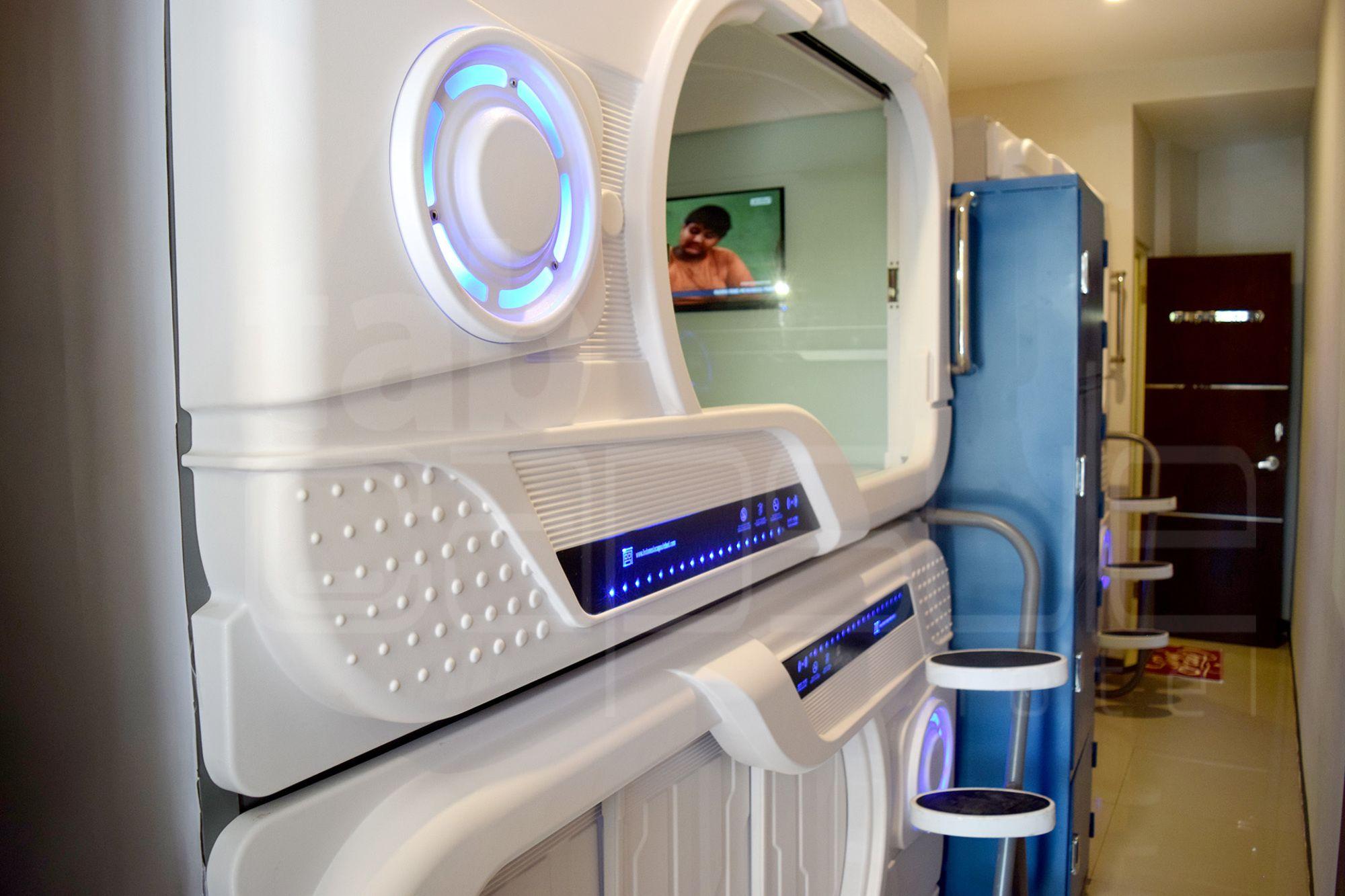 Tab Capsule Hotel - Kayoon Surabaya Exterior foto