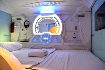 Tab Capsule Hotel - Kayoon Surabaya Exterior foto