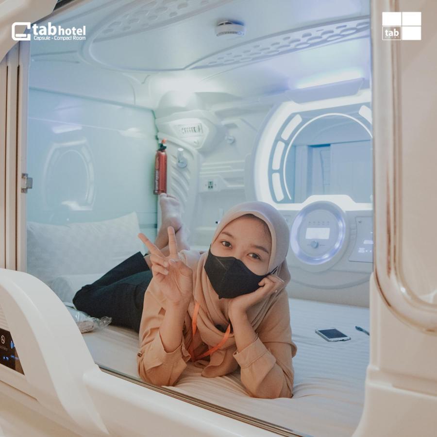 Tab Capsule Hotel - Kayoon Surabaya Exterior foto