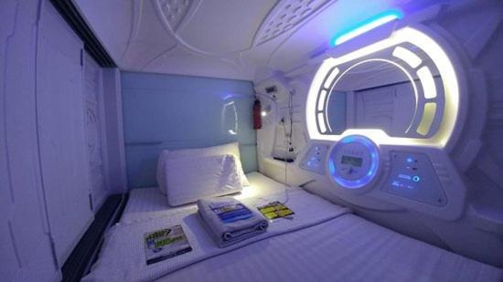 Tab Capsule Hotel - Kayoon Surabaya Exterior foto
