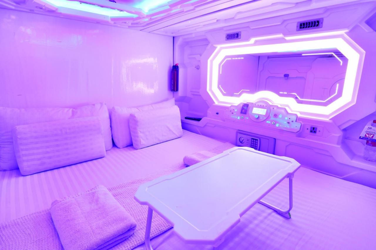 Tab Capsule Hotel - Kayoon Surabaya Exterior foto